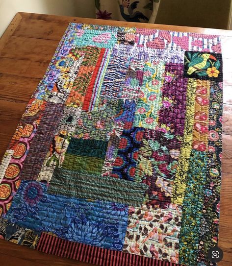 Kantha Patchwork Quilt, Hand Quilting Designs, Boro Stitching, Positive Feelings, African Quilts, Crochet Table Runner Pattern, Scrap Fabric Crafts, Scrappy Quilt Patterns, Patchwork Quilt Patterns