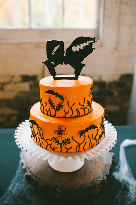 Our Halloween Wedding Cake! Wedding Cake Halloween, Halloween Wedding Cake, Halloween Engagement, Halloween Wedding Cakes, Cake Halloween, Halloween Themed Wedding, Wedding Cake Pictures, Wedding Cake Ideas, Wedding Halloween