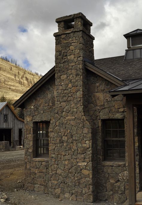 Flatwillow Moss Rock | Select Stone Stone Cabin, Stone Exterior Houses, Rock Quarries, Log Cabin Furniture, Black Houses, Stone Chimney, Chimney Cap, Rock Fireplaces, Exterior Stone