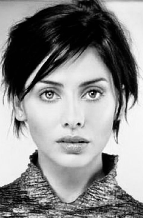 Natalie Umbriglia, Natalie Imbruglia Short Hair, Short Choppy Haircuts, Choppy Haircuts, Natalie Imbruglia, Lady Art, Short Haircut, New Hair, Short Hair Cuts