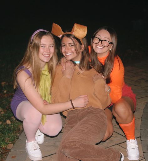 Trio Day Spirit Week, Halloween Costume For Three People, Bff Halloween Costumes For 3 People, Three People Costumes, Trio Costumes For Girls, Three People Halloween Costumes, Halloween Trios, 3 Person Halloween Costume, Costumes For Three People