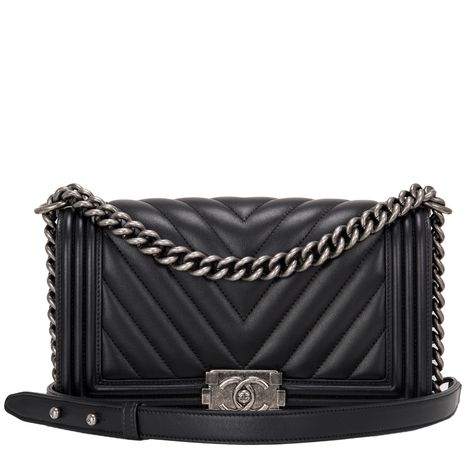 Chanel Boy Bag Black, Chanel Chevron, Black Chevron, Burberry Women, Best Handbags, Burberry Handbags, Handbag Straps, Chanel Boy, Chanel Black