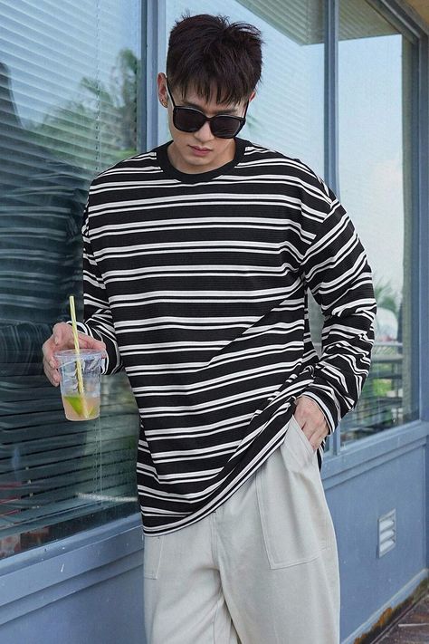 This black-colored striped oversized crew neck t-shirt is designed for men and is made of polyester. It has an long sleeve. #men #tshirt #oversized #koreanfashion Mens Striped Tshirt Outfits, Striped Tshirt Outfits, Polo Outfit Men, Striped Tshirt Men, Long Sleeves Polo, Oversized Long Sleeve Shirt, Uniqlo Men, Polo Outfit, Tshirt Oversized