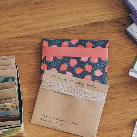 ＫＩＭＩＧＡＭＩ on Instagram: "These easy origami seed packets would always come in handy to keep your extra plant seeds organized 🌱 #origamiseedpacket #origami #origamitutorial #kimigami #gohlikim #折り紙" Envelope Craft, Kim Ig, Folding Paper, Paper Stuff, Easy Origami, Clay Craft, Plant Seeds, Paper Ideas, Origami Tutorial