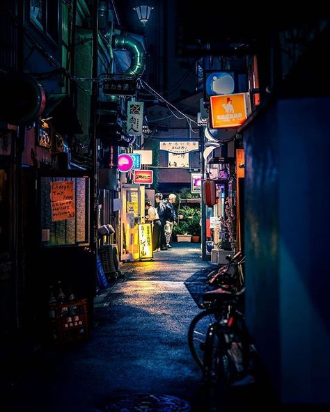 Golden Gai Shinjuku, Golden Week Japan, Walt Peregoy, Golden Gai, Painting Studies, Skogafoss Waterfall, Street Painting, Japanese Interior Design, Tainan