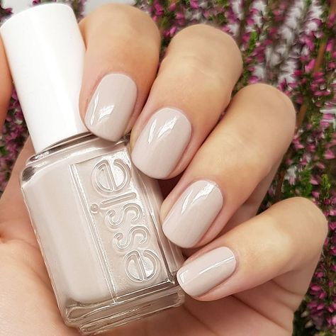 Sara on Instagram: “Friyay!🎉 Wearing @essie {Mind-full Meditation} from the Serene Slates collection🍁💅🏼” Ivory Nails, Chic Manicure, Nude Nail Polish, Coffin Nails Long, Ballerina Nails, Summer Acrylic Nails, Butterfly Nail, Essie Nail, Summer Nails Colors