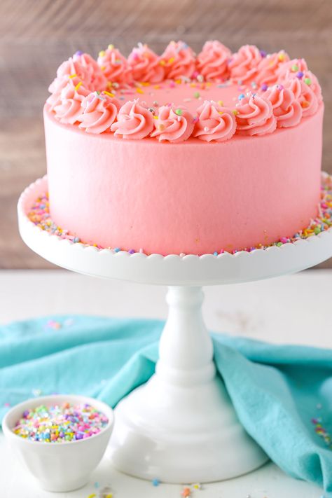 How to frost a smooth cake with buttercream - Life Love and Sugar Icing Recipe For Cake, Cake Frosting Designs, Birthday Cake Icing, Icing Cake Design, Buttercream Icing Recipe, Red Birthday Cakes, Whiskey Cake, Inside Cake, Cakes To Make