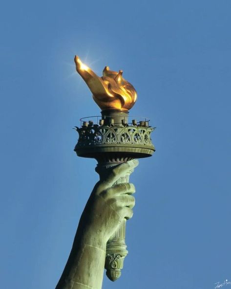 Lady Liberty Torch, Statue Of Liberty Torch, Liberty Torch, Statue Of Liberty Tattoo, Liberty Tattoo, Liberty New York, Liberty Island, Scenery Photos, Lady Liberty