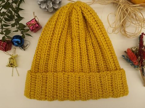 Yellow Crochet Hat, Cozy Gift Ideas, Crochet Winter Hat, Beanie Slouchy, Crochet Winter Hats, Chunky Hat, Yellow Crochet, Crochet Winter, Crochet Tutorials