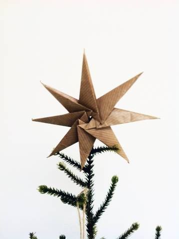 NORDIC CHRISTMAS :: DIY Paper Star // Papirstjerner – The Oaxacaborn blog Diy Christmas Paper, Diy Christmas Star, Norwegian Christmas, Scandi Christmas, Swedish Christmas, Xmas Deco, Cosy Christmas, Nordic Christmas, Christmas Trends