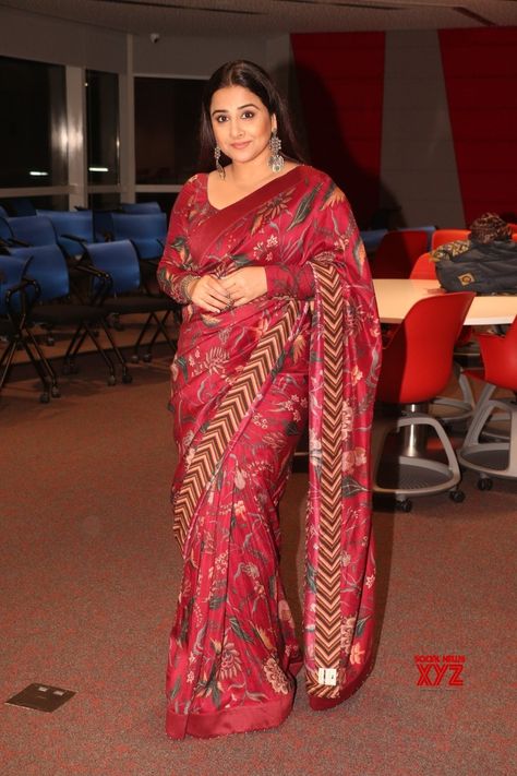 Dark Red Saree, Ashika Ranganath, Ramya Krishnan, Simple Saree Designs, Floral Print Sarees, Vidya Balan, Simple Sarees, Indian Fashion Saree, White Saree