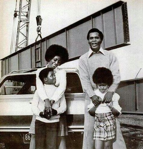 1970s Family unit 70s Black Women, Vintage Family Photos, Black Photos, African American Family, American Photo, Black Family, Vintage Black Glamour, Black Photography, Black Image