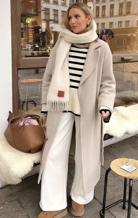 Light Beige Coat Outfit Winter, White Coat Outfit Casual, White Winter Coat Outfit, Cream Wool Coat Outfit, Wool Coat Outfit Casual, Cream Coat Outfit Winter, Cream Coat Outfit, White Coat Outfit, Wool Coat Outfit