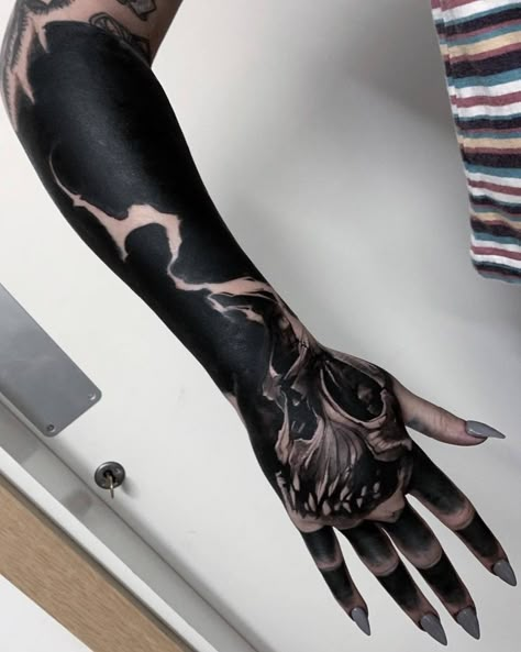 Black Out Sleeve, Heavy Black Tattoo, Blackwork Hand Tattoo, Tattoo Ideas Unique, Tattoo Family, All Black Tattoos, Organic Tattoo, African Tattoo, Realistic Tattoo Sleeve