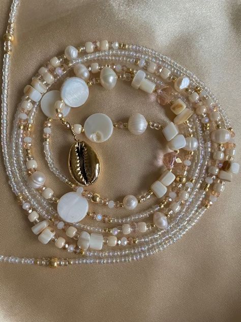 Seashell Belly Chain, Crystal Healing Jewelry, Mermaid Waist Beads, Seashell Waist Beads, Shell Waist Beads, Waistbead Ideas, Waist Beads Ideas, Earthy Accessories, Amp Aesthetic