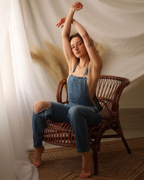 Overalls Women Photoshoot, Overall Photoshoot, Overalls Photoshoot, Women In Overalls, Woman In Overalls, Jillian Hervey, Womens Overalls Outfits, Dungarees Women, Evil Clothes