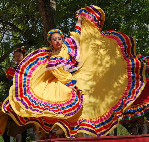 mexican dancer Mexican Dance Dress, Jalisco Dress, Folklorico Dresses, Mexican Folklore, Traditional Mexican Dress, Ballet Folklorico, Costumes Around The World, Mexican Culture Art, Dancer Costume