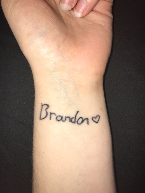 Brandon Name Tattoo, Name Wrist Tattoo, Brandon Name, Tattoo Wrist, Chicano Drawings, Incredible Tattoos, Wallpaper Abstract, Wrist Tattoo, Name Tattoo