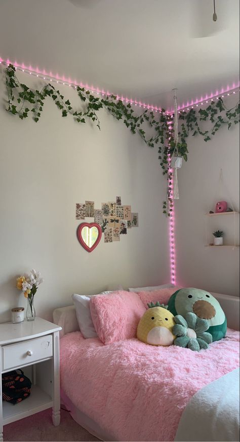 Urban Interior Design, Room Organization Bedroom, Girly Room Decor, Bilik Idaman, Rustic Home Decor Ideas, Pastel Room Decor, Pink Room Decor, Cute Diy Room Decor, Small Room Decor