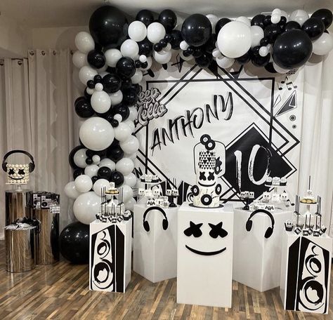 Gamers Party Ideas, Cookie Monster Birthday Party, Dj Marshmello, Sweet Sixteen Birthday Party Ideas, Cookie Monster Birthday, Harry Birthday, Fortnite Party, Fortnite Birthday, Mickey Birthday Party