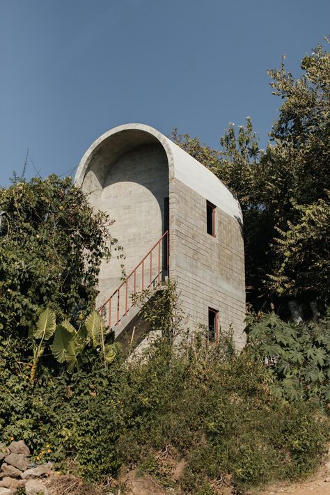 Architects Directory 2020: Naso, Mexico Houses In Mexico, Low Tech, Architect House, Architecture Office, City Buildings, Architecture Firm, Maine House, Contemporary Architecture, Tourist Destinations