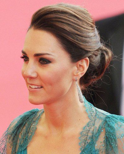 Kate Middleton Updo – Kate Middleton Best Beauty Looks | OK! Magazine Casual Curls, Kate Middleton Hair, Kate Middleton Wedding, Wedding Hair Up, Hairdo Wedding, Honey Blonde Highlights, Bridal Hair Updo, Bridesmaid Hairstyles, Braided Bun