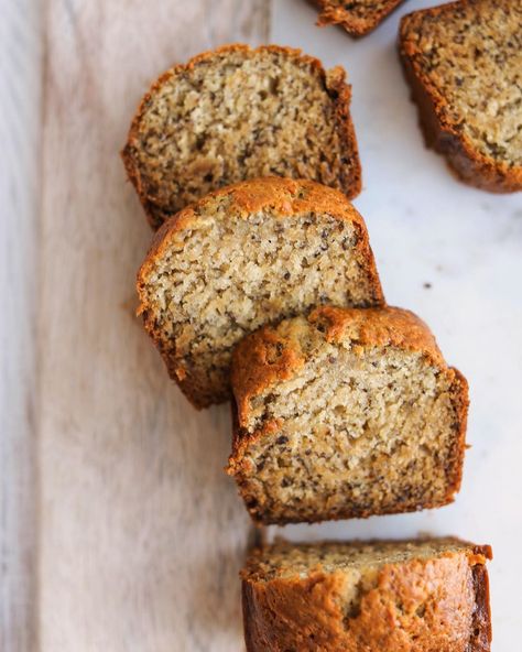 Alicia’s’s Instagram photo: “Pan de banano #vegano 😋. Me faltaron las nueces!! Me hubiera gustado ponerle walnuts 😍  Ingredientes: 2 cucharadas linaza molida 1/3 taza…” Yummy Food Dessert, Banana Bread, Delicious Desserts, Dessert Recipes, Special Occasion, Chef, Bread, Dessert, Instagram Photo