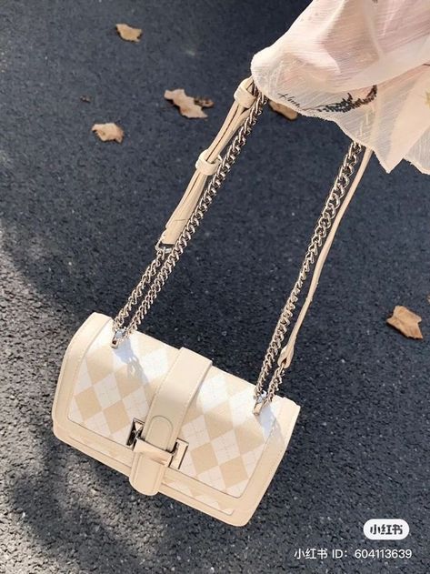 Korean Sling Bag, Korean Bags, Sling Bags Women, Hot Handbags, Expensive Bag, My Style Bags, Trendy Purses, Luxury Bags Collection, Cheap Purses