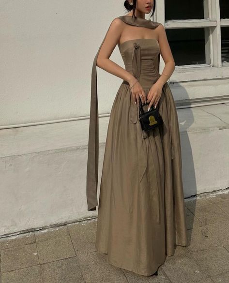 #elegantdress
#dress
#y/n
#y/n dress
#pintrest 
#aestheticdress
#aesthetic 
#vintage 
#old money Beige Dress Outfit, Beige Prom Dresses, Celeb Outfits, Long Party Dress, Chic Dress Classy, Beige Dress, Prom Outfits, Beige Dresses, Fairy Dress