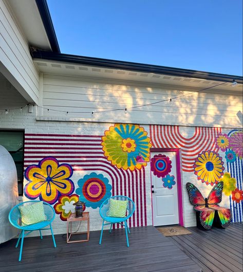 Hippie design mural for the porch. Outdoor Mural Ideas Backyards, Playground Mural, Dreamy Backyard, Painted Shed, Porch Paint, Painting Mural, Interior Murals, Door Mural, Hippie Designs