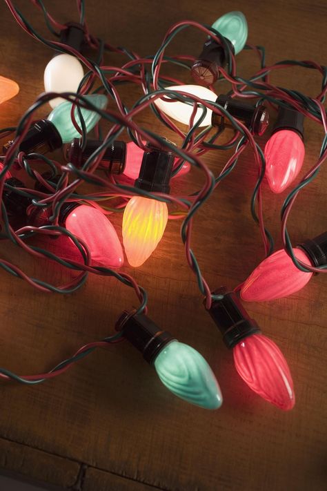 Christmas Lights Aesthetic, C9 Christmas Lights, Lights Aesthetic, Vintage Christmas Lights, Christmas Light Show, Christmas Light Installation, Hanging Christmas Lights, Christmas Light Bulbs, Tinsel Garland