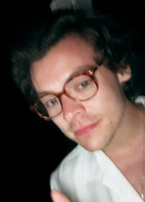 Twitter Harru Styles, Cute Harry Styles, Harry Styes, Harry Styles Selfie, Curly Wurly, Harry Styles Update, Dream Boat, Celebrity Photography, Harry Styles Live