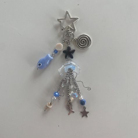 Blue and Silver Jellyfish keychain with Seashells, stars, Spirals and fish charms and pearls Jellyfish Beads, Jellyfish Charm, Jellyfish Keychain, Charm Aesthetic, Fish Keychain, Beaded Ideas, Charms Keychain, Manik Manik, Spiral Art