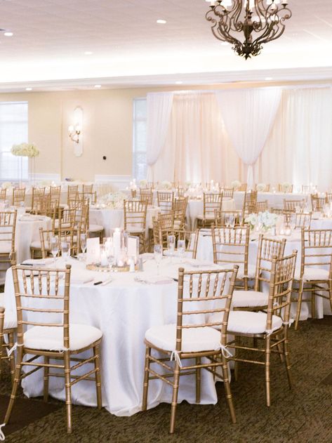 Rectangular Tables vs. Round Tables | Michigan Wedding Florist + Wedding Planner | Wedding Table Design Tips Round Tables Wedding, Wedding Table Design, Short Centerpieces, Family Style Table, Tables Wedding, Wedding Table Designs, Florist Wedding, Dream Venue, Tall Centerpieces