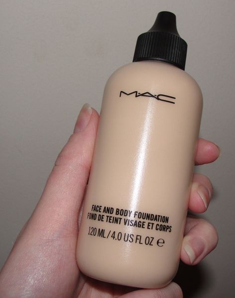 Mac Face And Body Foundation, Maquillage Kylie Jenner, Mac Makeup Foundation, Superstay Maybelline, Mac Face And Body, Koleksi Makeup, Make Up Kits, Make Up Designs, Body Foundation