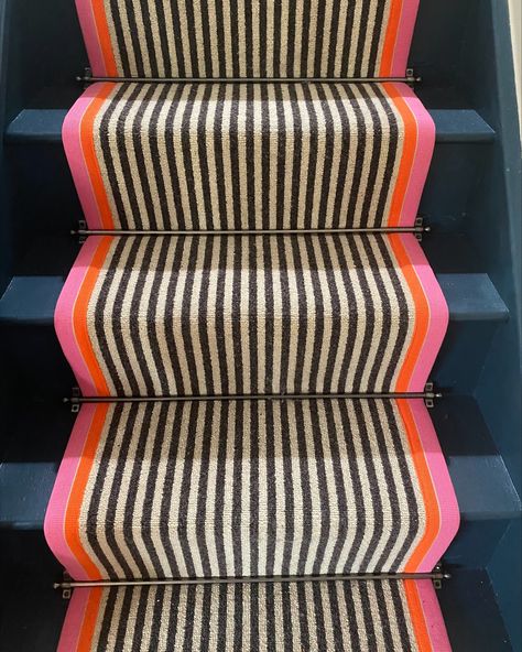 Hallway With Carpet, Staircase Tread Ideas, Stair Runner With Landing, Stair Riser Ideas, Hallway Runners Ideas, Striped Stair Runner, Disney Minimalist, Black Stairs, Entry Design