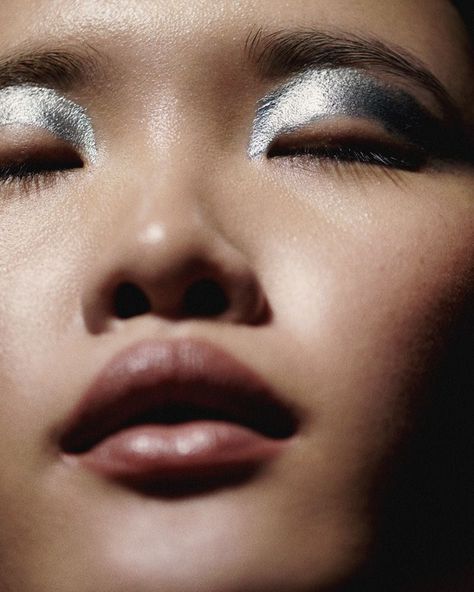 Beauty Editorial Vogue, Vogue Beauty Editorial, Metallic Editorial, Contemporary Makeup, Vogue Interview, Greta Lee, Futuristic Makeup, Armani Makeup, Daisy Edgar Jones