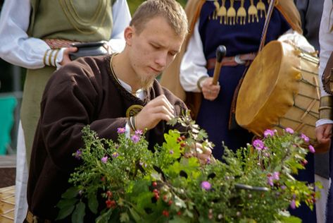 Baltic Paganism, Lithuanian Ancestry, Baltic Mythology, Lithuanian Clothing, Lithuanian Art, Language Tree, Lithuania Food, Spell Books, Pagan Gods