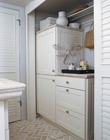 Small Bathroom 9: Closet Laundry from Better Homes and Gardens- maybe Hubbs can build me something like this to hide my hot-water heater Organization Ideas Small Spaces, Laundry Idea, Bathroom Closet Organization Ideas, Kids Closet Storage, Comfy Cozy Home, Laundry Floor, Bathroom Closet Organization, Closet Organization Ideas, Closet Laundry