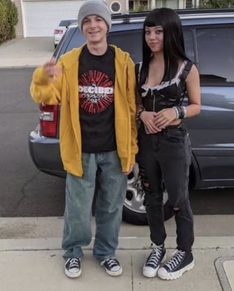 Halloween Costumes Jesse And Jane, Jessie And Jane Costume, Jesse Pinkman Outfit Ideas, Jesse And Jane Breaking Bad Costume, Jessie Breaking Bad Costume, Jessie And Jane Halloween Costume, Jesse Pinkman And Jane Costume, Jesse Pinkman Outfit Inspired, Jesse Breaking Bad Costume