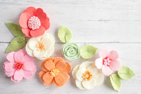 Flower Svg Free, Felt Flower Template, Flower Headband Diy, Sew Felt, Felt Flowers Patterns, Ribbon Flower Tutorial, Felt Flowers Diy, Felt Headband, Felt Roses