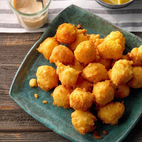 Hush Puppies Buttery Corn, Hush Puppies Recipe, Southern Side Dishes, Pizza Snacks, Comfort Food Southern, Fish Dinner, Southern Cooking, Fries In The Oven, Fried Food