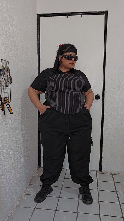 Black plus size outfit Plus Size Cargo Pants Outfit, Black Plus Size Outfits, Outfit With Cargo Pants, Plus Size Cargo, Plus Size Cargo Pants, Plus Size Outfit, Black Plus Size, Cargo Pants Outfit, Total Black