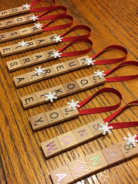 Christmas Scrabble Ornaments, Scrabble Tiles Ornaments, Scrabble Letter Ornaments Diy, Scrabble Letter Christmas Ornaments, Holiday Workshop Ideas, Scrabble Tile Christmas Ornaments, Craft Fair Ideas To Sell Handmade, Christmas Market Ideas To Sell, Scrabble Ornaments Diy