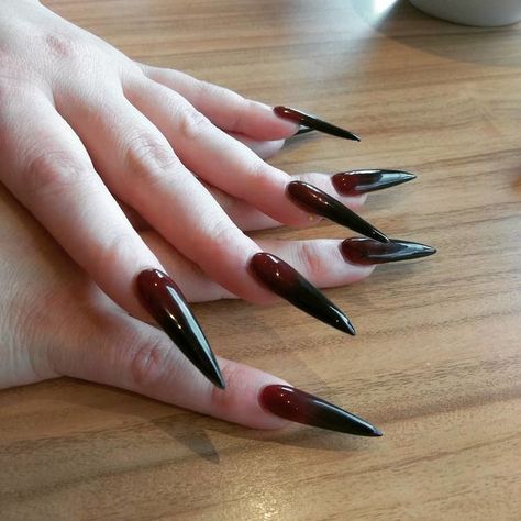 Morticia Addams Nails, Morticia Nails, Addams Nails, Nails Grunge, Witchy Nails, Halloween Acrylic Nails, Gothic Nails, Morticia Addams, Claw Nails