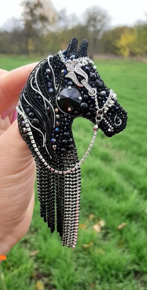 Horse Brooch, Hand Beaded Embroidery, Tambour Embroidery, Beadwork Embroidery, Brooch Diy, Bead Sewing, Horse Jewelry, Dragon Jewelry, Bead Embroidery Jewelry