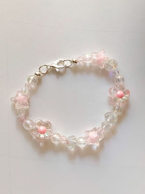 Pink Bead Jewelry, Pink Beads Bracelets, Bead Bracelets Aesthetic, Pink Bracelet Ideas, Beads Bracelets Aesthetic, Jewerly Diy Ideas, Aesthetic Bead Bracelet, Beaded Bracelets Pink, Pink Beaded Jewelry