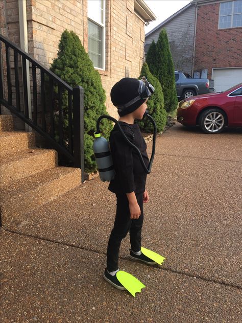 Marine Biologist Halloween Costume, Diy Marine Biologist Costume, Under The Sea Fancy Dress Ideas, Deep Sea Diver Costume, Nautical Costume Ideas, Marine Biologist Costume, Diver Halloween Costume, Wheelbarrow Race, Nautical Costume