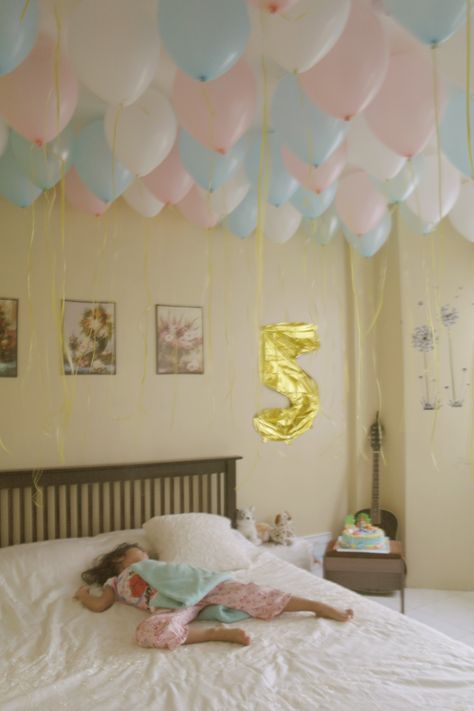 excited to see her face when she wakes up to this. Happy 5th Birthday bubbee!!! #balloons #birthday #surprise Wake Up Birthday Surprise, Kids Birthday Morning Surprise Wake Up, Birthday Wake Up Ideas, Decor Ultah, Birthday Room Surprise, Birthday Surprise Kids, Room Surprise, Balloon Surprise, Birthday Room