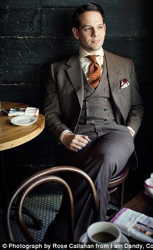 Casual gatsby style; 1920s; double breasted three piece suit: vintage vintage feeling; cutaway collar Men Waistcoat, A Man In A Suit, Gentlemen's Club, Man In A Suit, Double Breasted Waistcoat, Suit Ideas, Elegance Style, Dapper Gentleman, Aesthetic Board